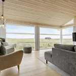 3 Bedroom Ocean Front In 別荘