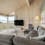 別荘 3 Bedroom Ocean Front In