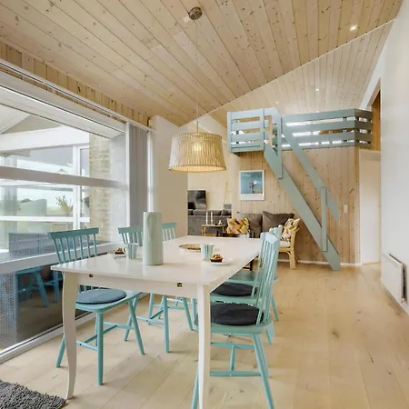度假居 3 Bedroom Ocean Front In
