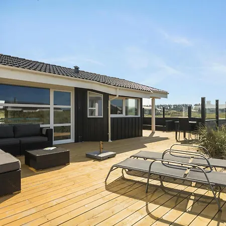 3 Bedroom Ocean Front In *