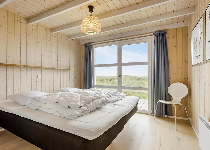 3 Bedroom Ocean Front In *